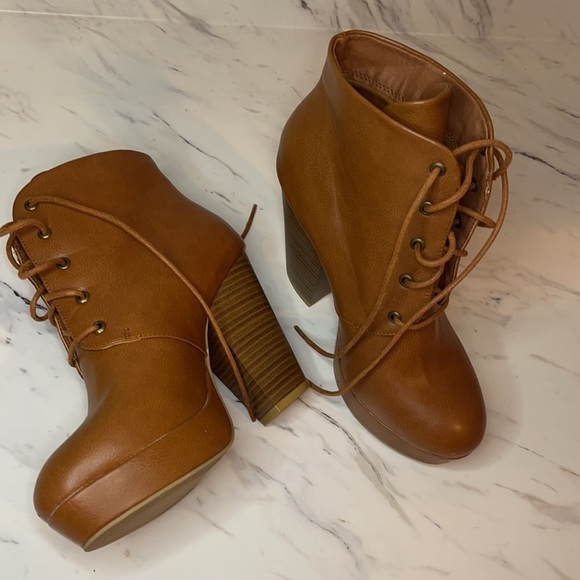 NWOT Lace-Up Heeled Boots - Brown - Size 6.5 - Picture 5 of 10